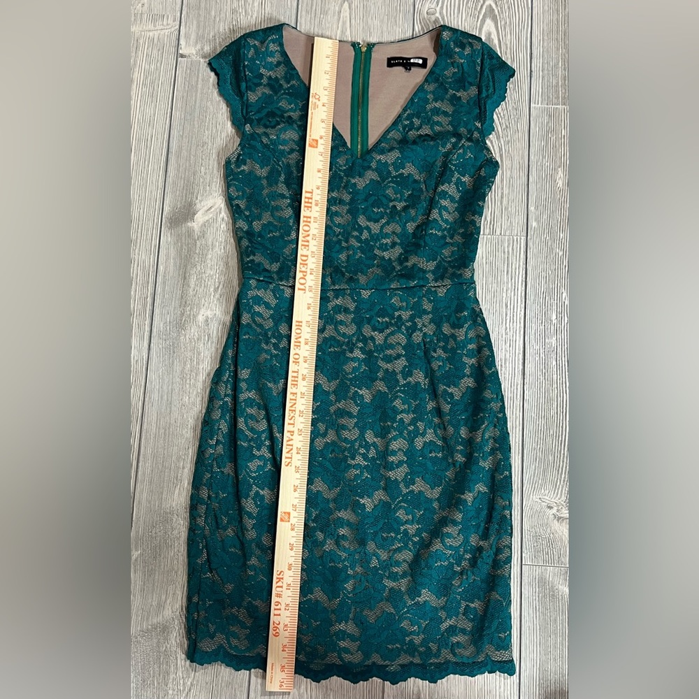 Slate & Willow Lace Sheath Dress Size Medium Emerald Green - Picture 3 of 7